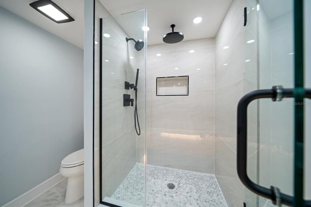 For Rent: $5,000 (2 beds, 2 baths, 1392 Square Feet)