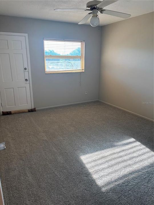 合同活跃: $164,500 (2 贝兹, 2 浴室, 1255 平方英尺)