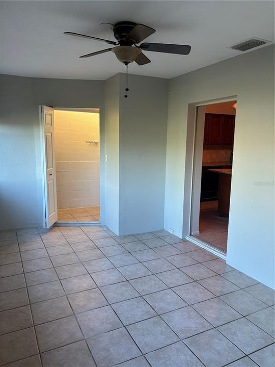 合同活跃: $164,500 (2 贝兹, 2 浴室, 1255 平方英尺)