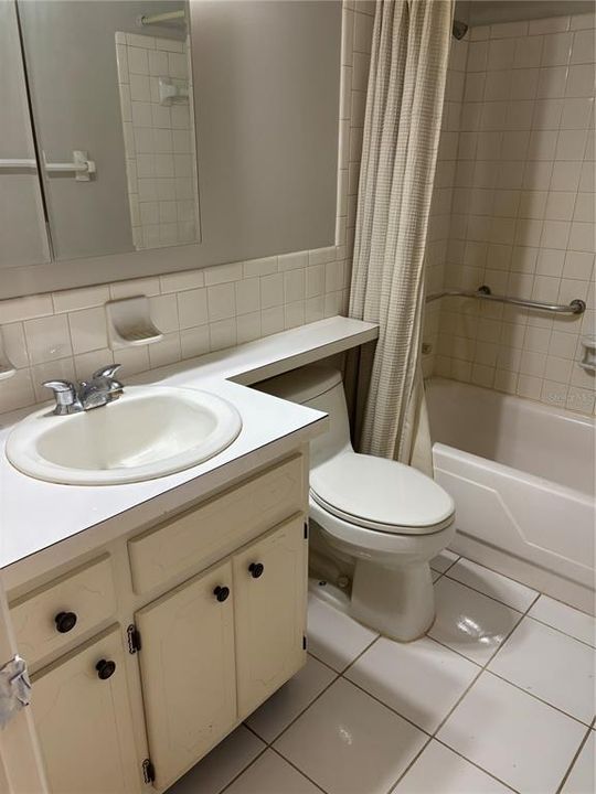 合同活跃: $164,500 (2 贝兹, 2 浴室, 1255 平方英尺)