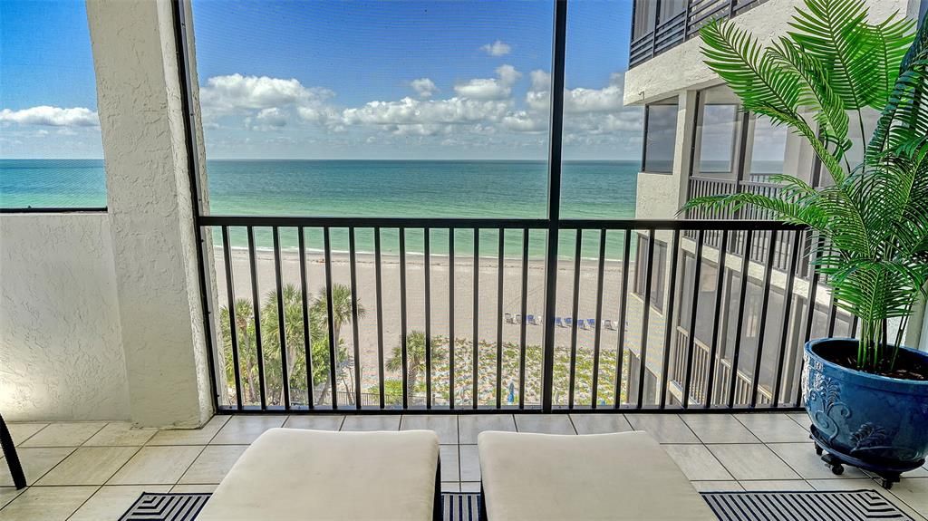 Active With Contract: $1,370,000 (2 beds, 2 baths, 1456 Square Feet)
