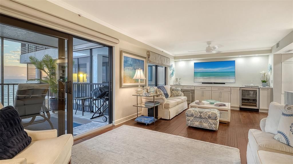 Active With Contract: $1,370,000 (2 beds, 2 baths, 1456 Square Feet)