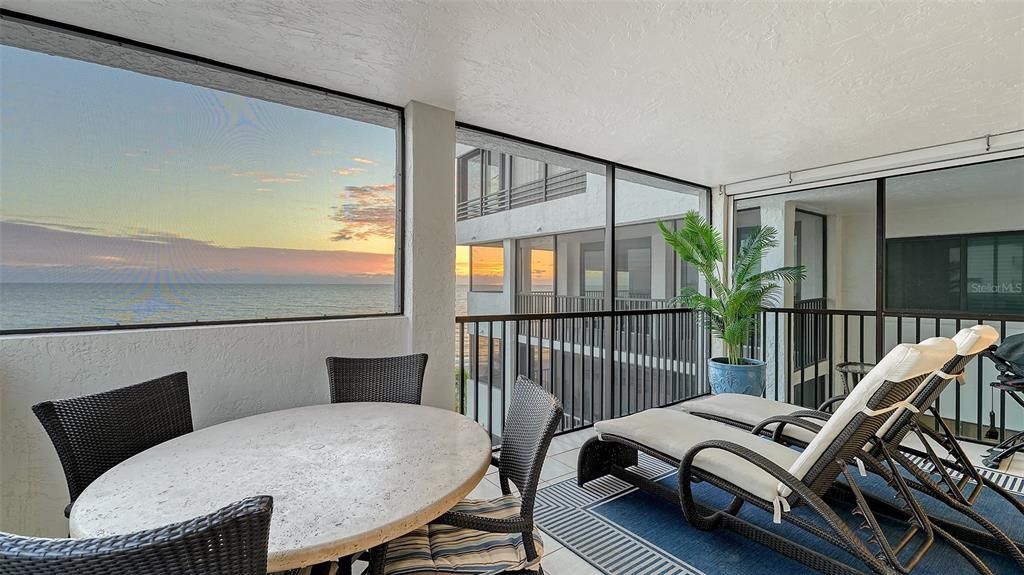 Active With Contract: $1,370,000 (2 beds, 2 baths, 1456 Square Feet)