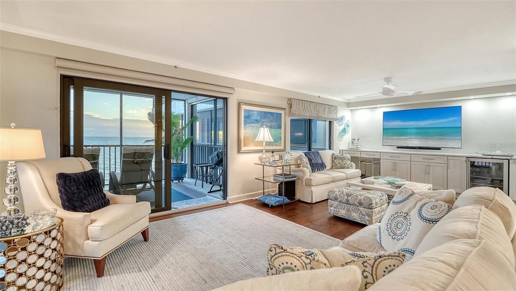 Active With Contract: $1,370,000 (2 beds, 2 baths, 1456 Square Feet)
