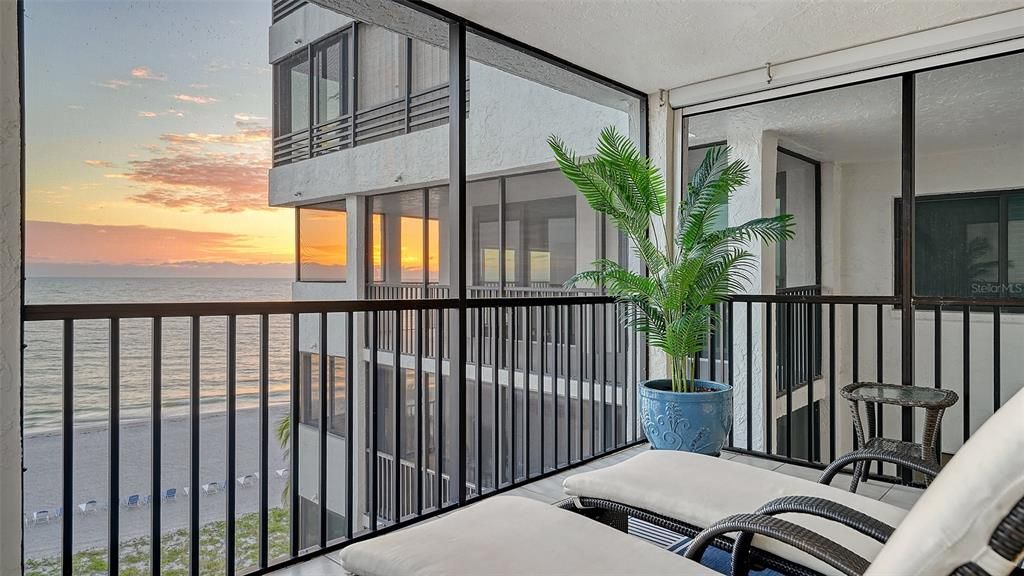 Active With Contract: $1,370,000 (2 beds, 2 baths, 1456 Square Feet)