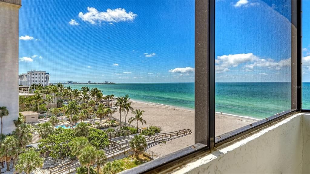 Active With Contract: $1,370,000 (2 beds, 2 baths, 1456 Square Feet)