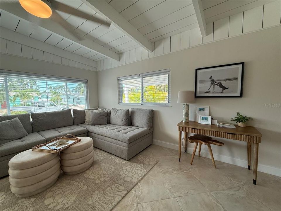 For Rent: $5,500 (2 beds, 1 baths, 968 Square Feet)