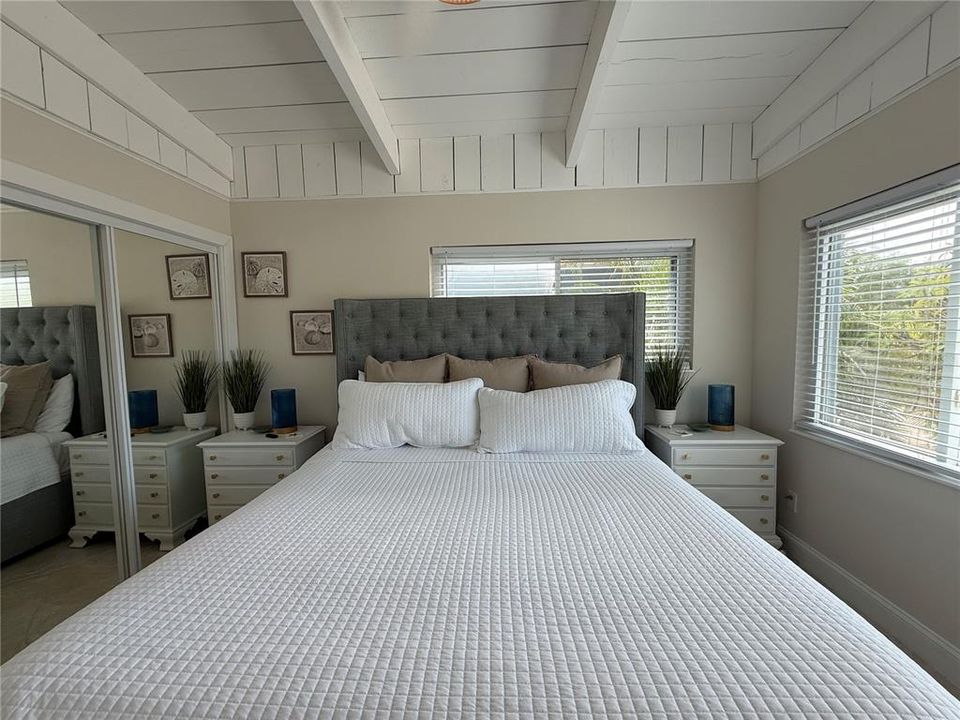 For Rent: $5,500 (2 beds, 1 baths, 968 Square Feet)