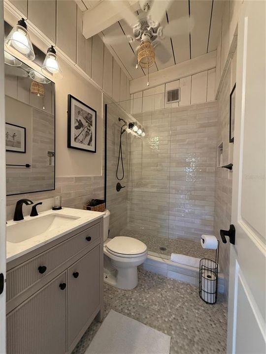 For Rent: $5,500 (2 beds, 1 baths, 968 Square Feet)