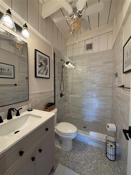 For Rent: $5,500 (2 beds, 1 baths, 968 Square Feet)