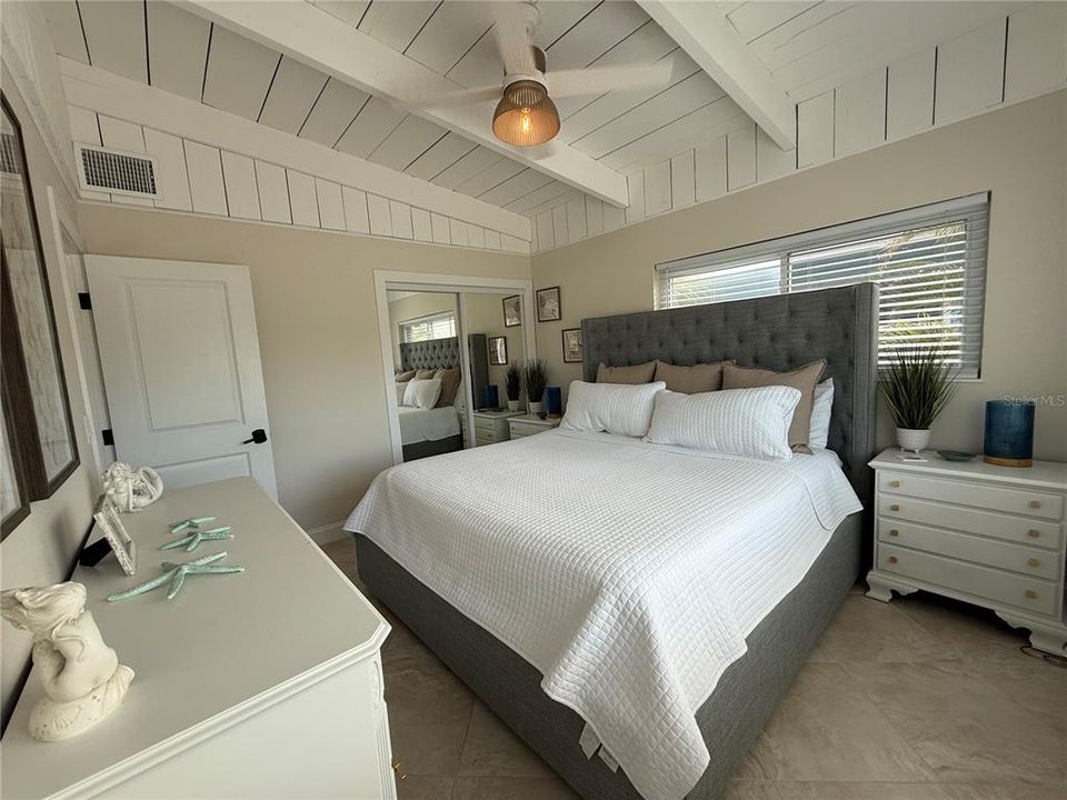 For Rent: $5,500 (2 beds, 1 baths, 968 Square Feet)