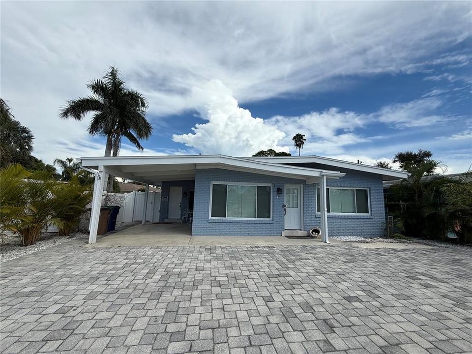 For Rent: $5,500 (2 beds, 1 baths, 968 Square Feet)