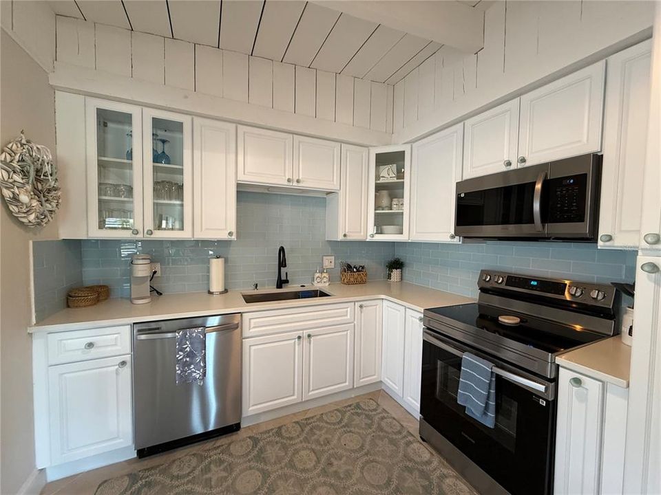 For Rent: $5,500 (2 beds, 1 baths, 968 Square Feet)