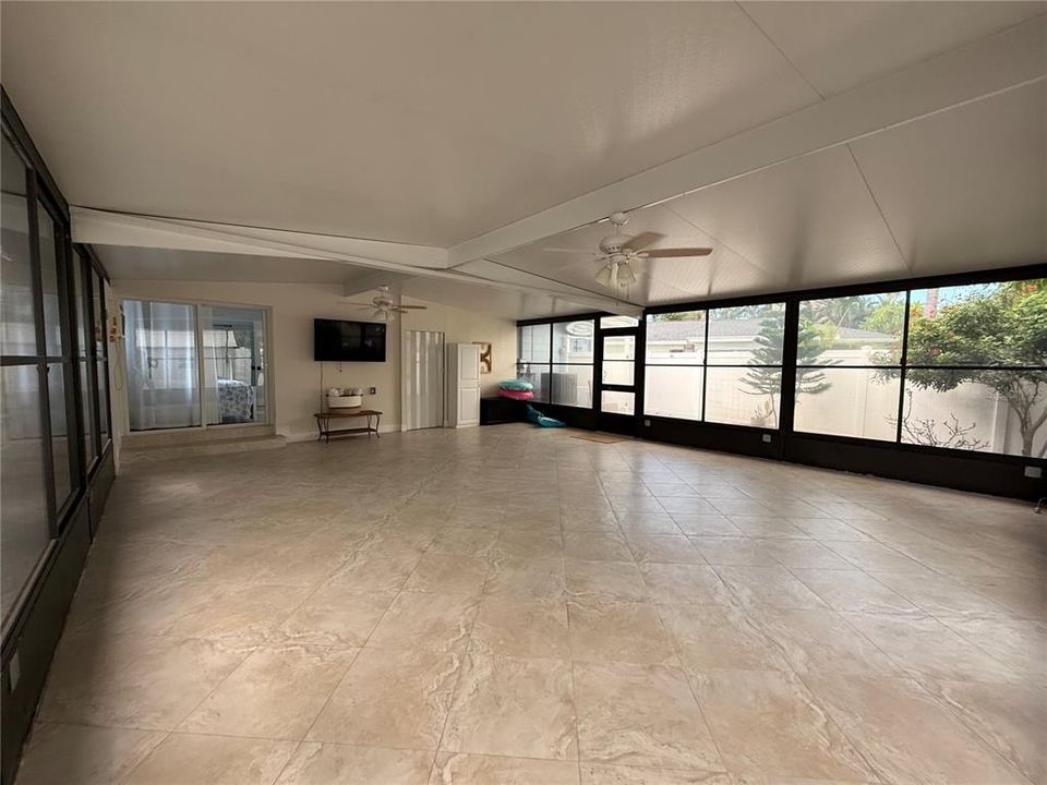 For Rent: $5,500 (2 beds, 1 baths, 968 Square Feet)