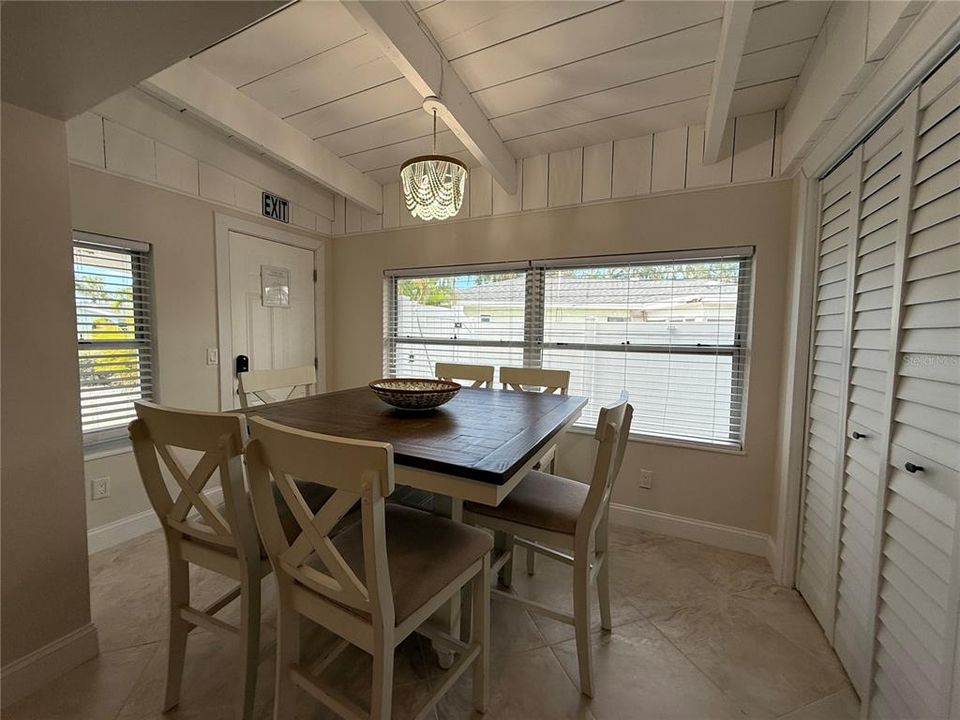 For Rent: $5,500 (2 beds, 1 baths, 968 Square Feet)