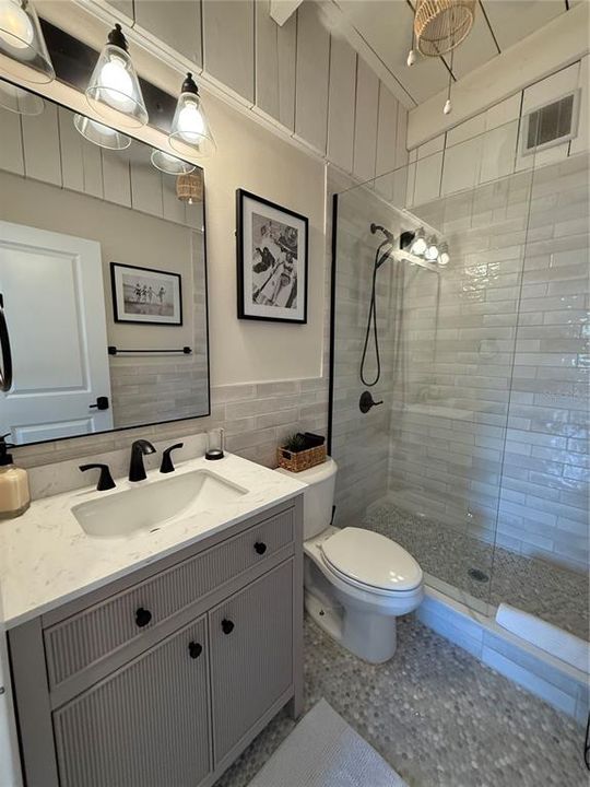 For Rent: $5,500 (2 beds, 1 baths, 968 Square Feet)