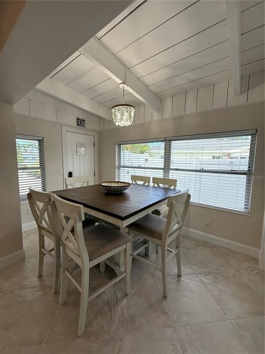 For Rent: $5,500 (2 beds, 1 baths, 968 Square Feet)