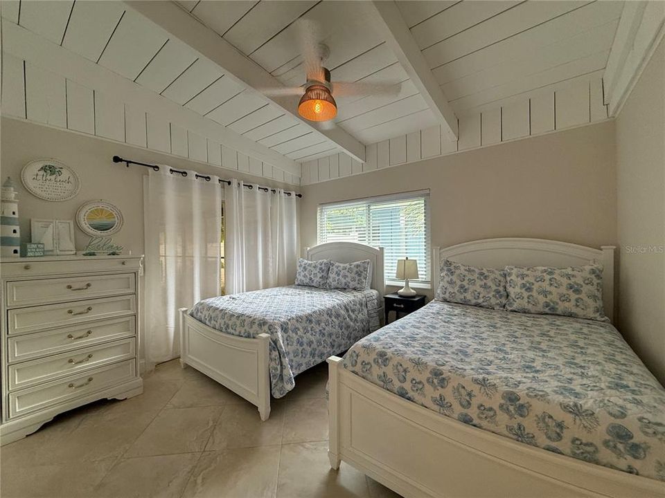 For Rent: $5,500 (2 beds, 1 baths, 968 Square Feet)