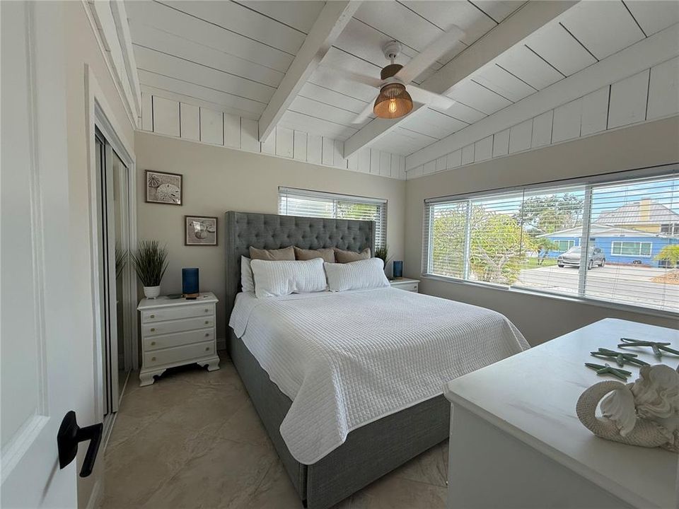 For Rent: $5,500 (2 beds, 1 baths, 968 Square Feet)