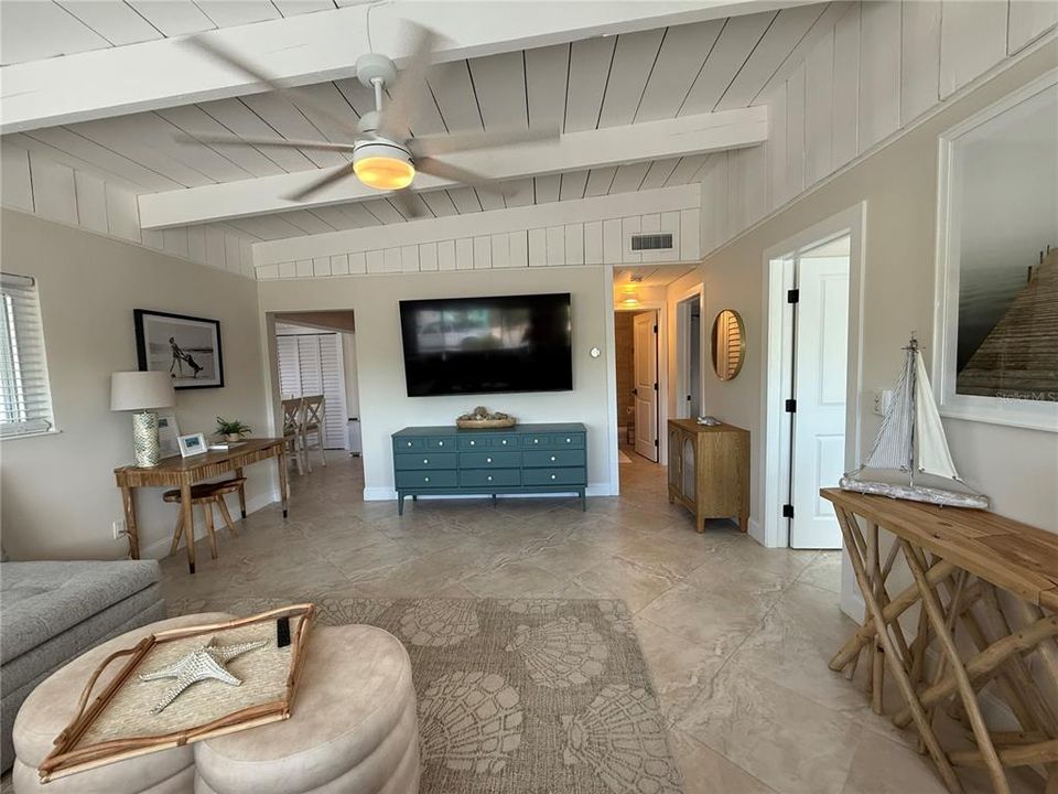 For Rent: $5,500 (2 beds, 1 baths, 968 Square Feet)