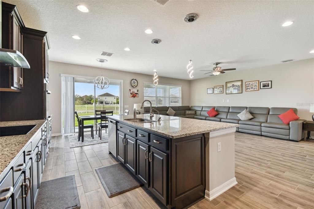 En Venta: $990,000 (7 camas, 5 baños, 5431 Pies cuadrados)