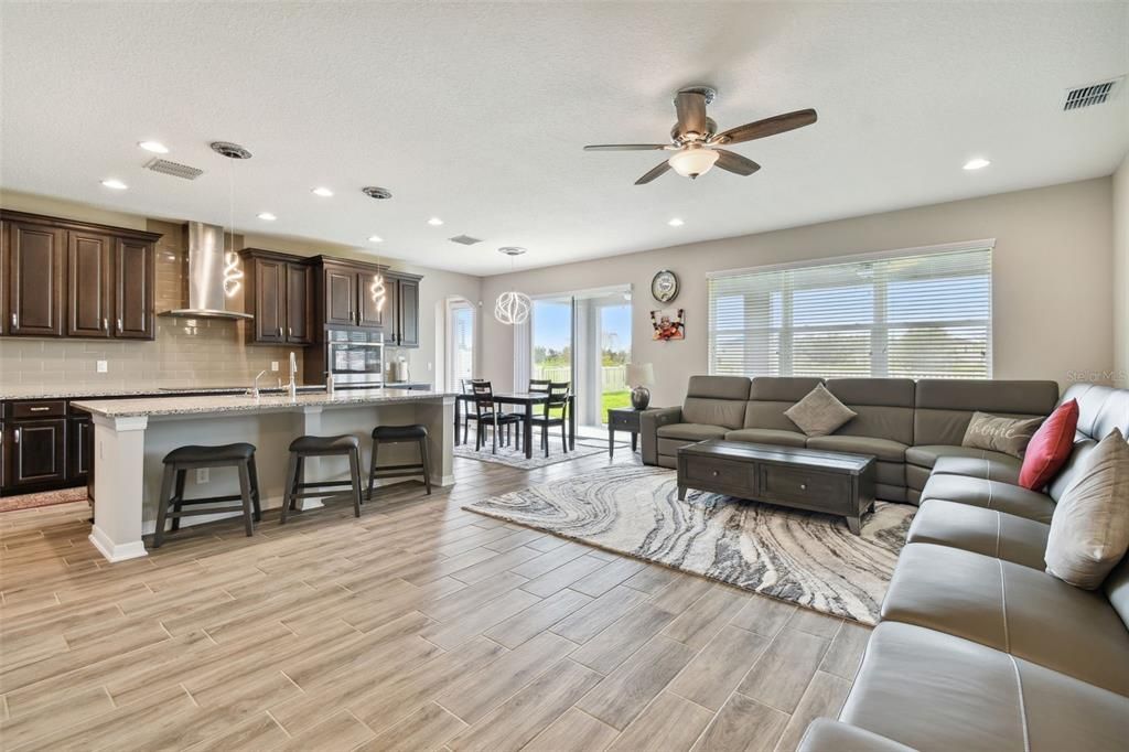 En Venta: $990,000 (7 camas, 5 baños, 5431 Pies cuadrados)