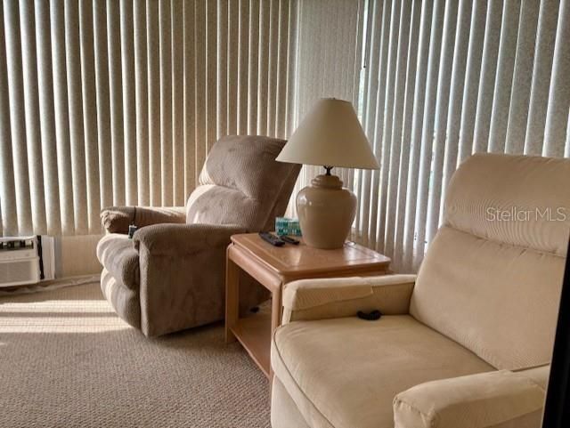 合同活跃: $189,000 (2 贝兹, 2 浴室, 972 平方英尺)