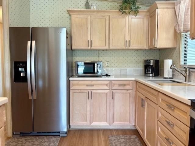 合同活跃: $189,000 (2 贝兹, 2 浴室, 972 平方英尺)