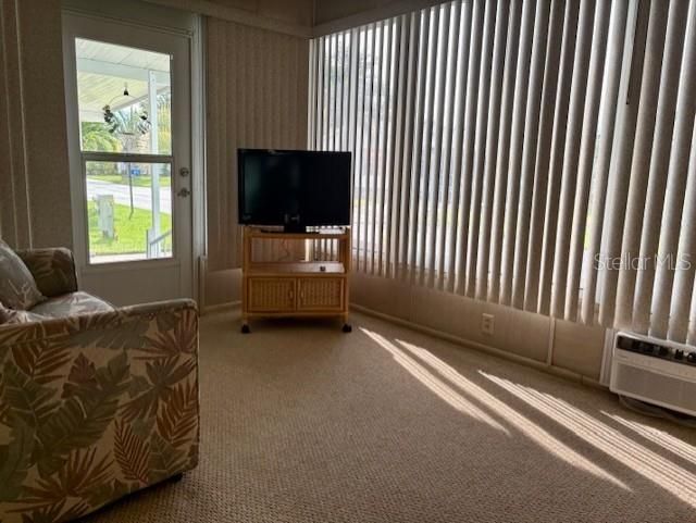 合同活跃: $189,000 (2 贝兹, 2 浴室, 972 平方英尺)