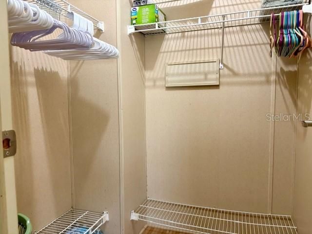 合同活跃: $189,000 (2 贝兹, 2 浴室, 972 平方英尺)