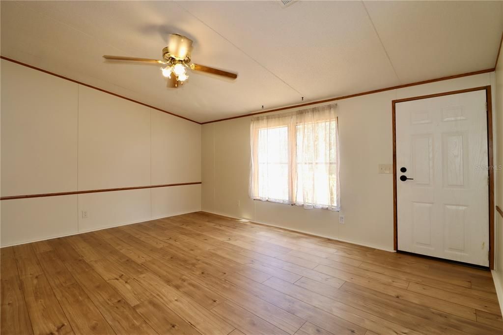 На продажу: $189,900 (3 спален, 2 ванн, 1404 Квадратных фут)