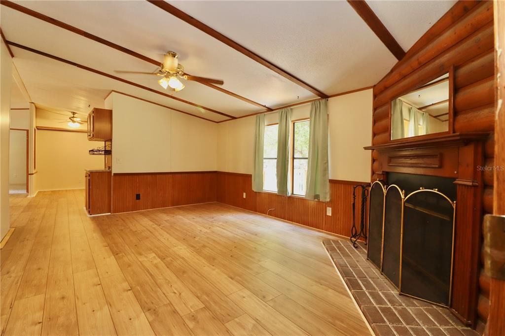 На продажу: $189,900 (3 спален, 2 ванн, 1404 Квадратных фут)