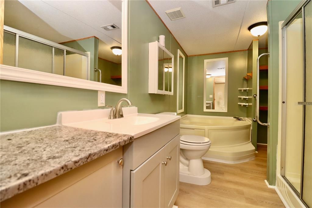 На продажу: $189,900 (3 спален, 2 ванн, 1404 Квадратных фут)