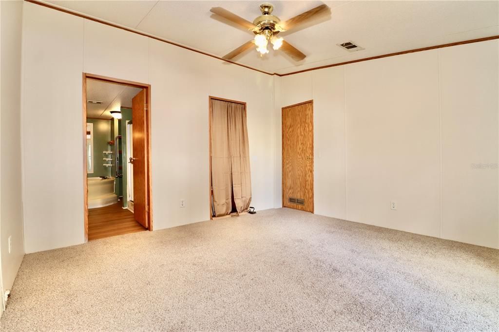 На продажу: $189,900 (3 спален, 2 ванн, 1404 Квадратных фут)