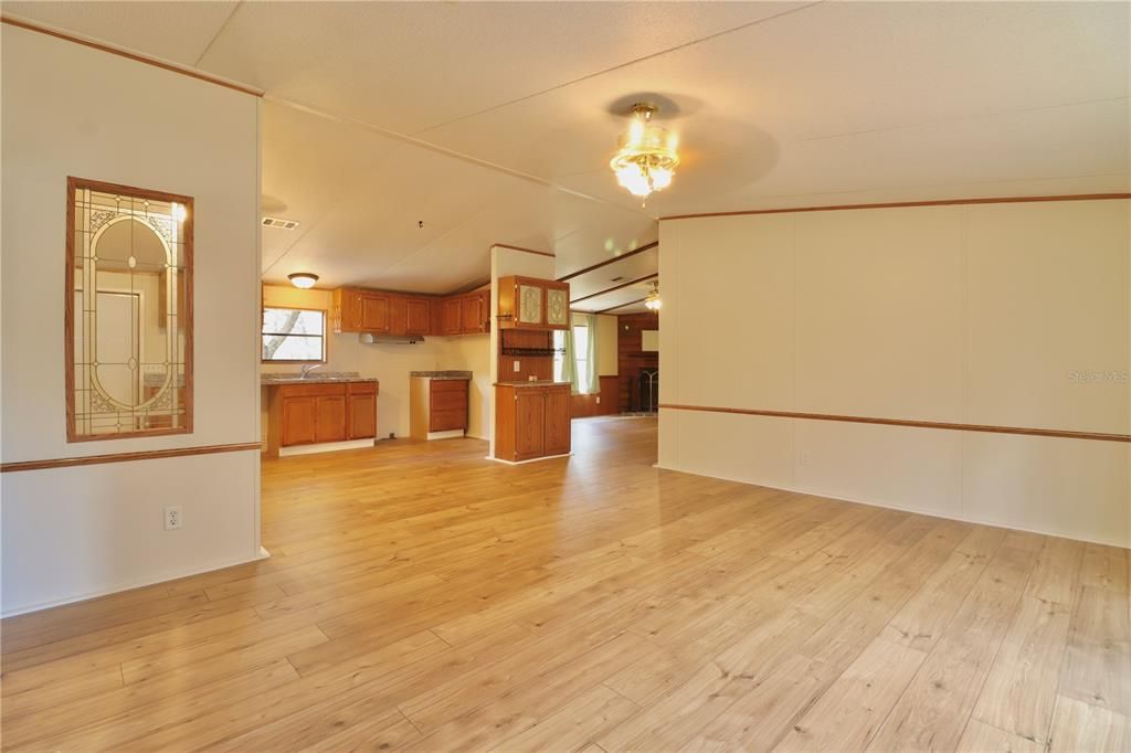 На продажу: $189,900 (3 спален, 2 ванн, 1404 Квадратных фут)