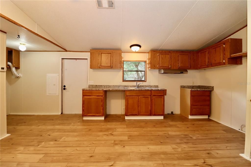 На продажу: $189,900 (3 спален, 2 ванн, 1404 Квадратных фут)