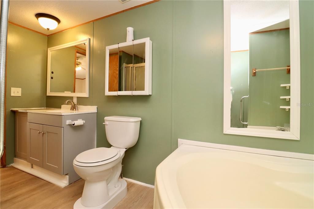 На продажу: $189,900 (3 спален, 2 ванн, 1404 Квадратных фут)