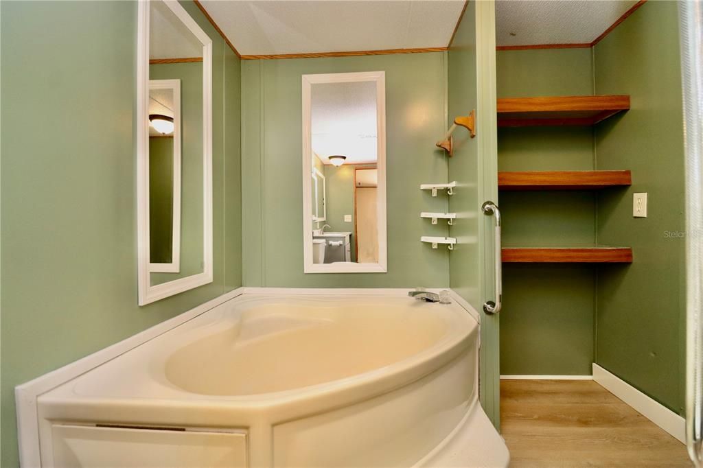 На продажу: $189,900 (3 спален, 2 ванн, 1404 Квадратных фут)