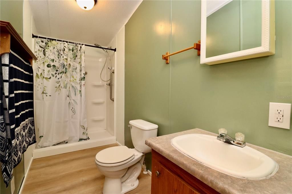 На продажу: $189,900 (3 спален, 2 ванн, 1404 Квадратных фут)