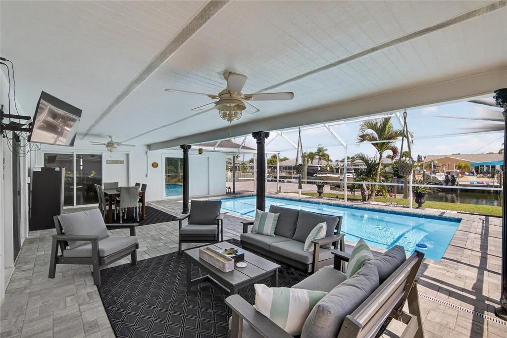 For Sale: $944,000 (4 beds, 2 baths, 1910 Square Feet)