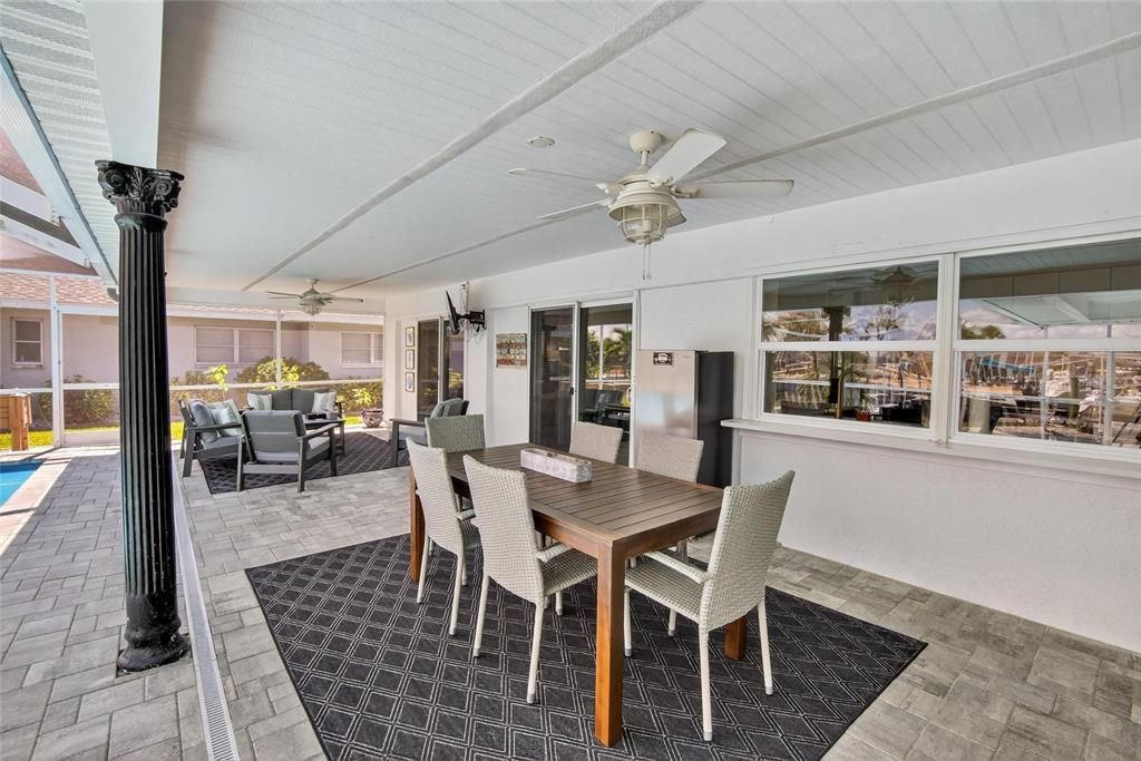 For Sale: $944,000 (4 beds, 2 baths, 1910 Square Feet)