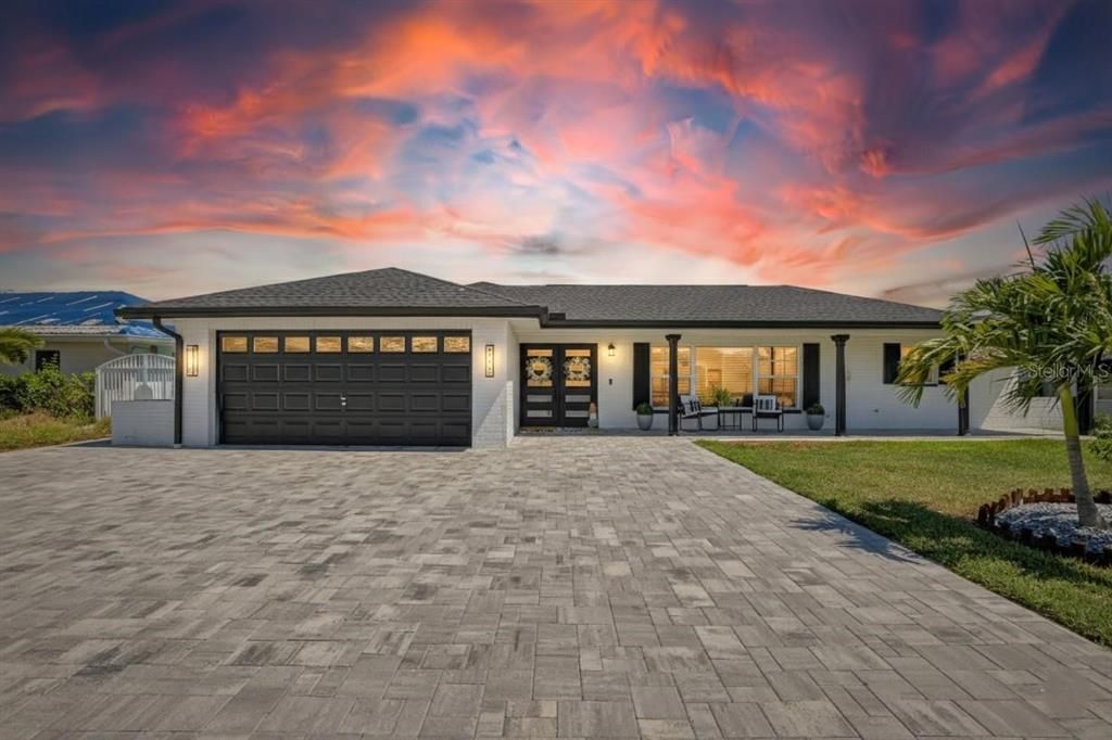 For Sale: $944,000 (4 beds, 2 baths, 1910 Square Feet)