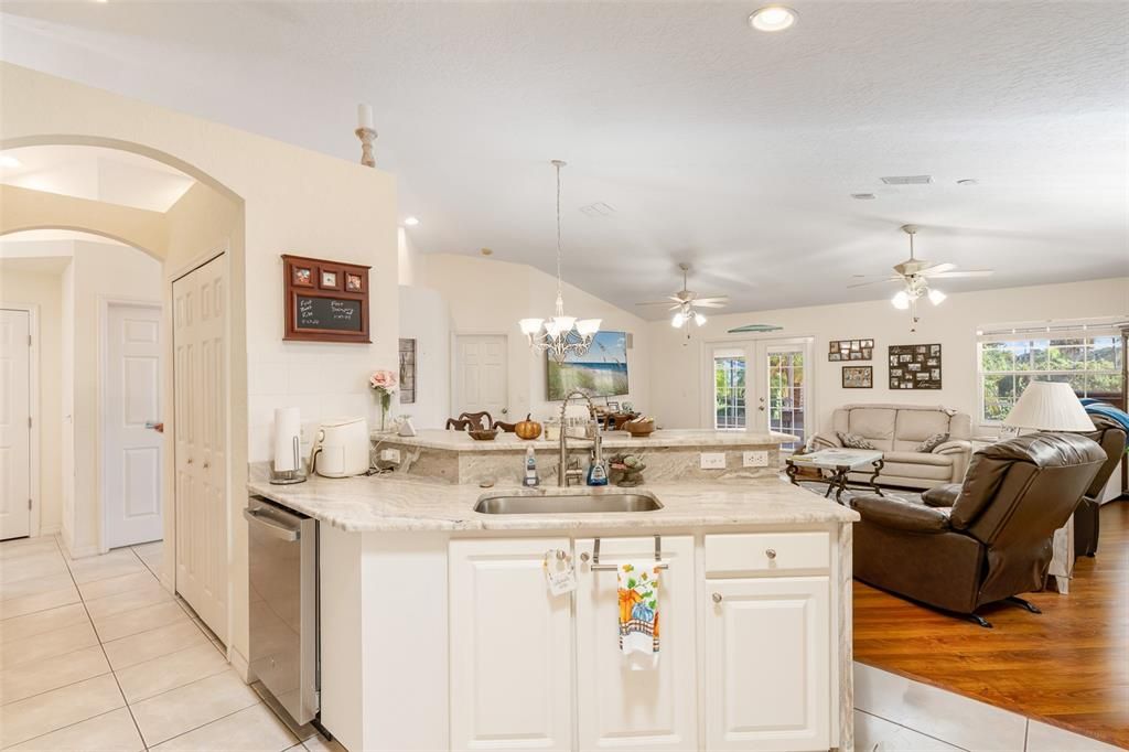 待售: $459,000 (3 贝兹, 2 浴室, 1621 平方英尺)