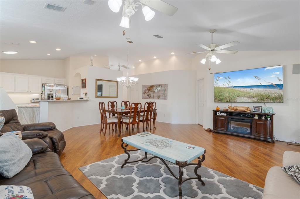 待售: $459,000 (3 贝兹, 2 浴室, 1621 平方英尺)