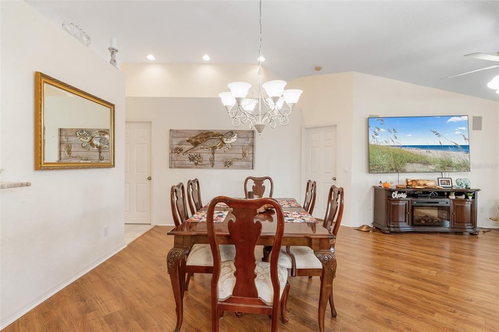 待售: $459,000 (3 贝兹, 2 浴室, 1621 平方英尺)