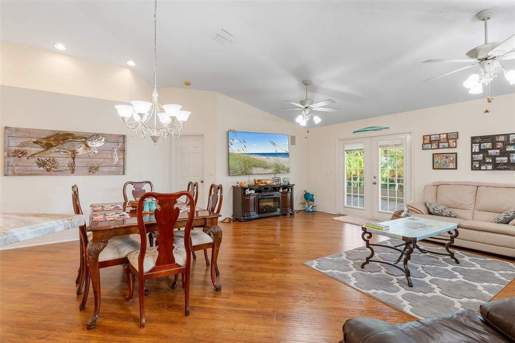 待售: $459,000 (3 贝兹, 2 浴室, 1621 平方英尺)