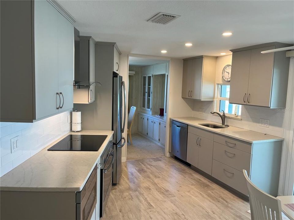 Activo con contrato: $168,000 (2 camas, 2 baños, 1176 Pies cuadrados)