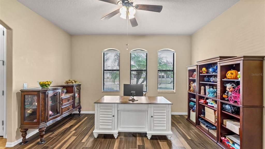 На продажу: $614,900 (5 спален, 3 ванн, 3076 Квадратных фут)