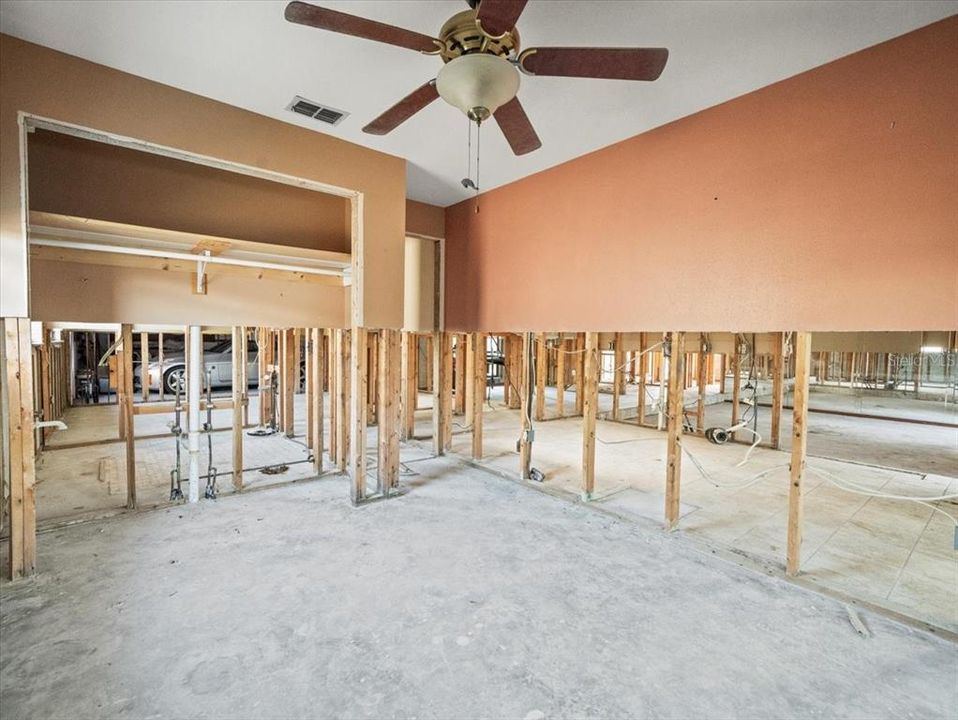 Activo con contrato: $260,000 (3 camas, 2 baños, 1640 Pies cuadrados)