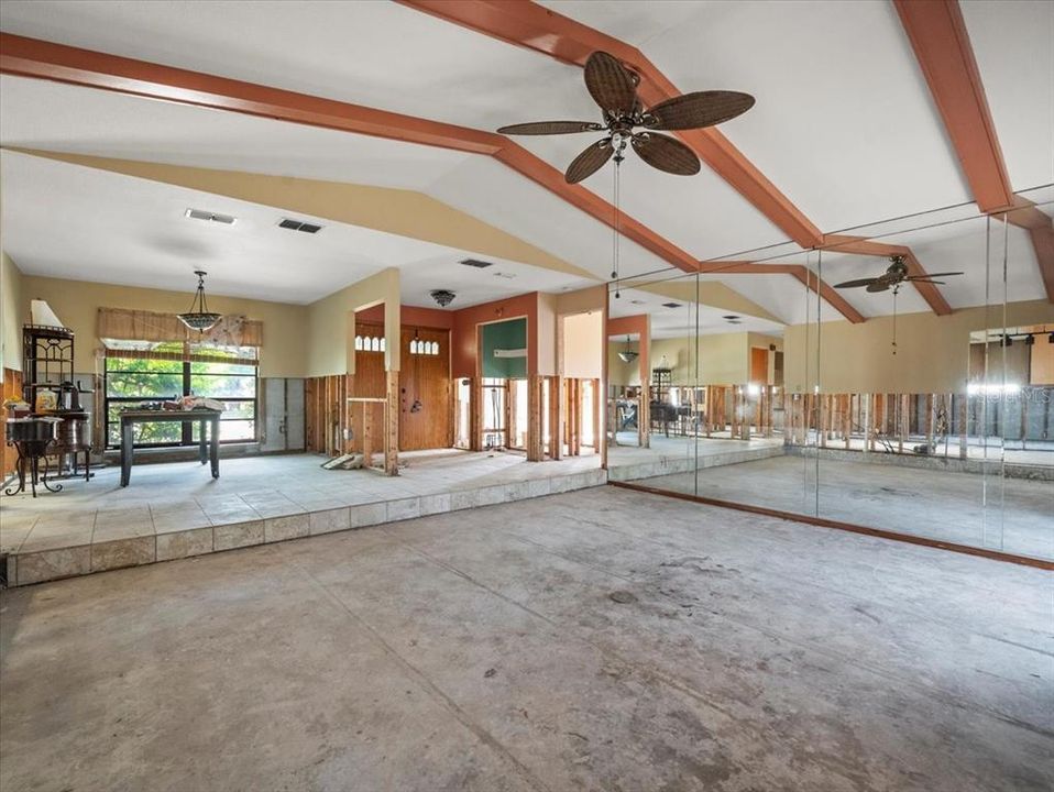 Activo con contrato: $260,000 (3 camas, 2 baños, 1640 Pies cuadrados)